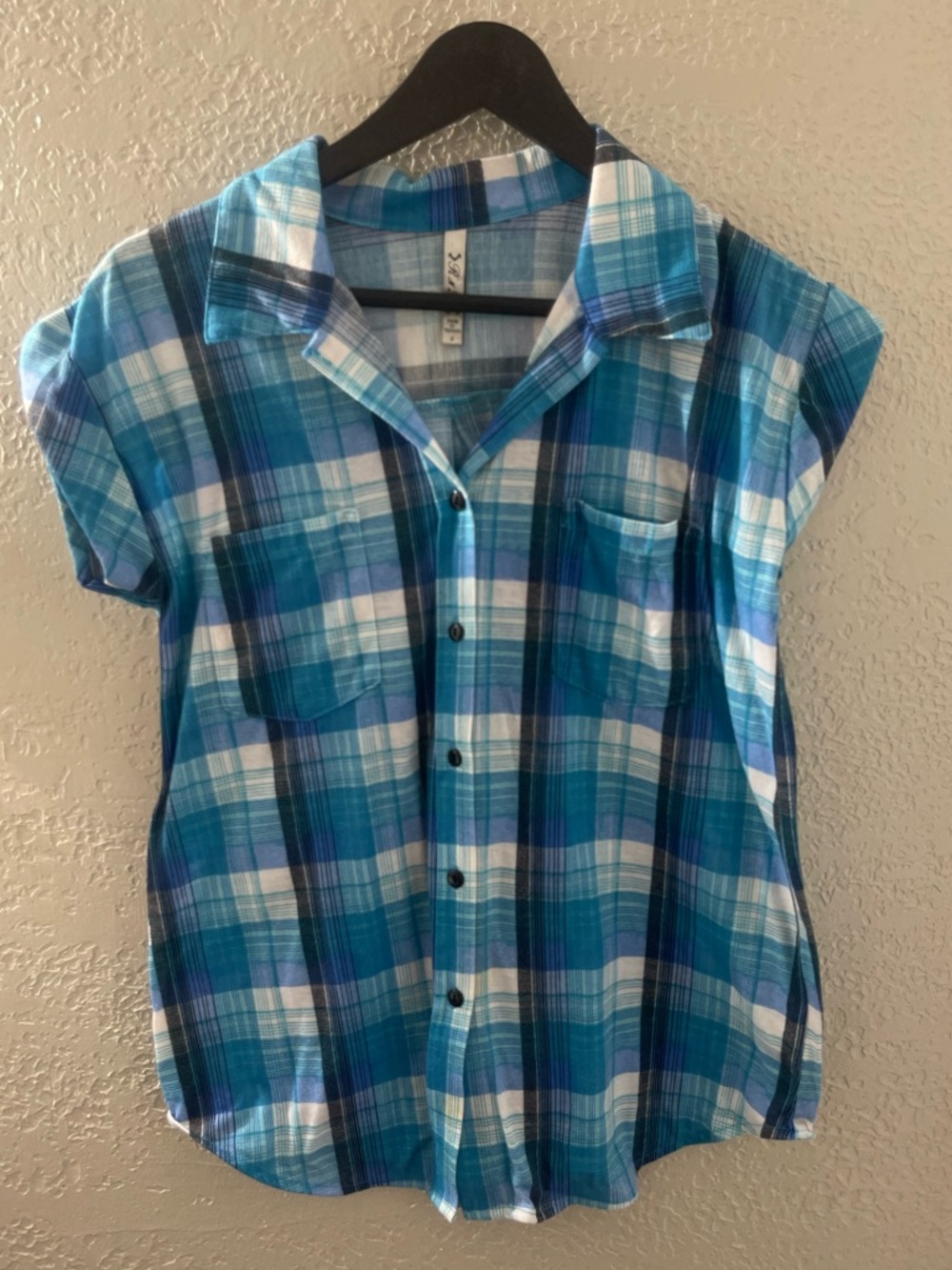 RNB Women's Casual Blue Plaid Short-Sleeve Button-Down Shirt Large